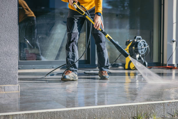 Best Garage Pressure Washing  in Fowler, CA